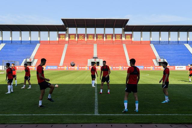 英超历史节礼日进球榜：凯恩7场10球居首